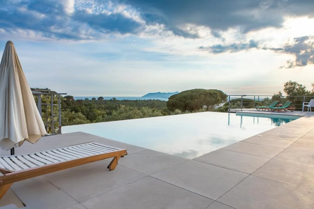 Piscina infinity e panorama